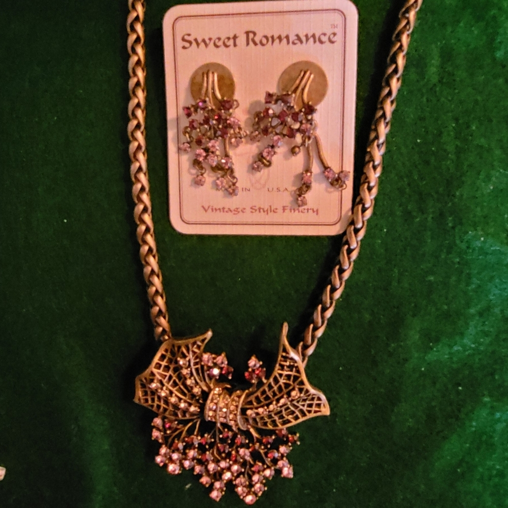 Sweet romance Wisteria necklace/ earrings set